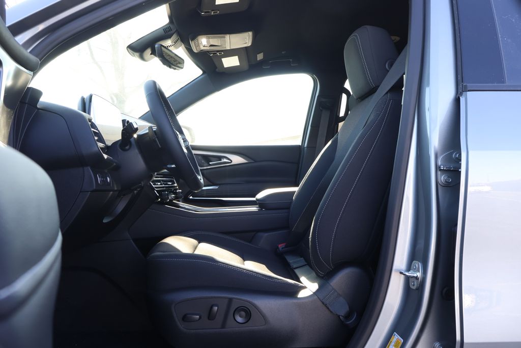 Thumbnail: 2026 Chevrolet Traverse - 14