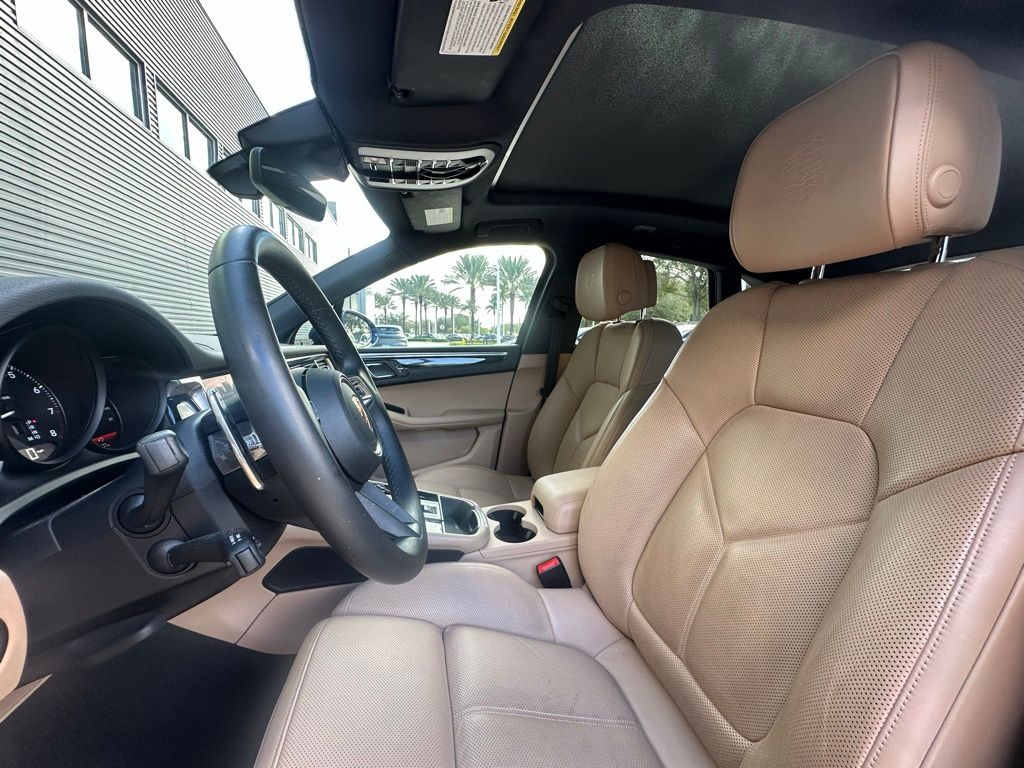 Thumbnail: 2023 Porsche Macan - 5