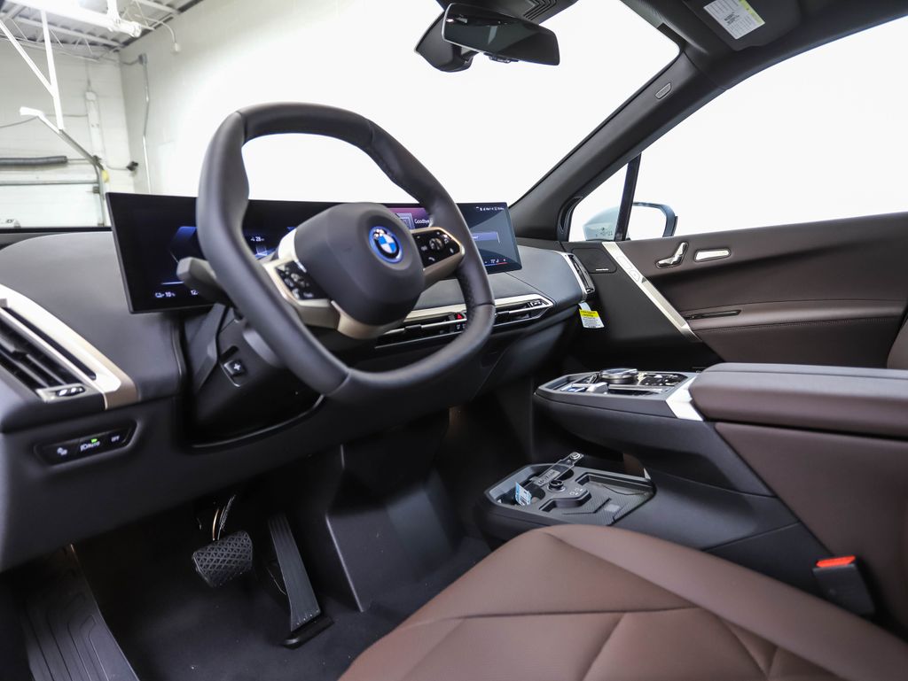 2025 BMW iX xDrive50 10