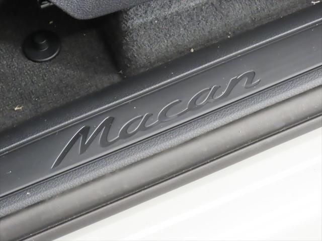 Thumbnail: 2026 Porsche Macan - 8