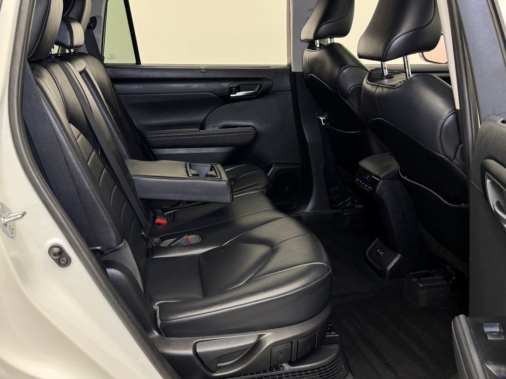 2020 Toyota Highlander XLE 18