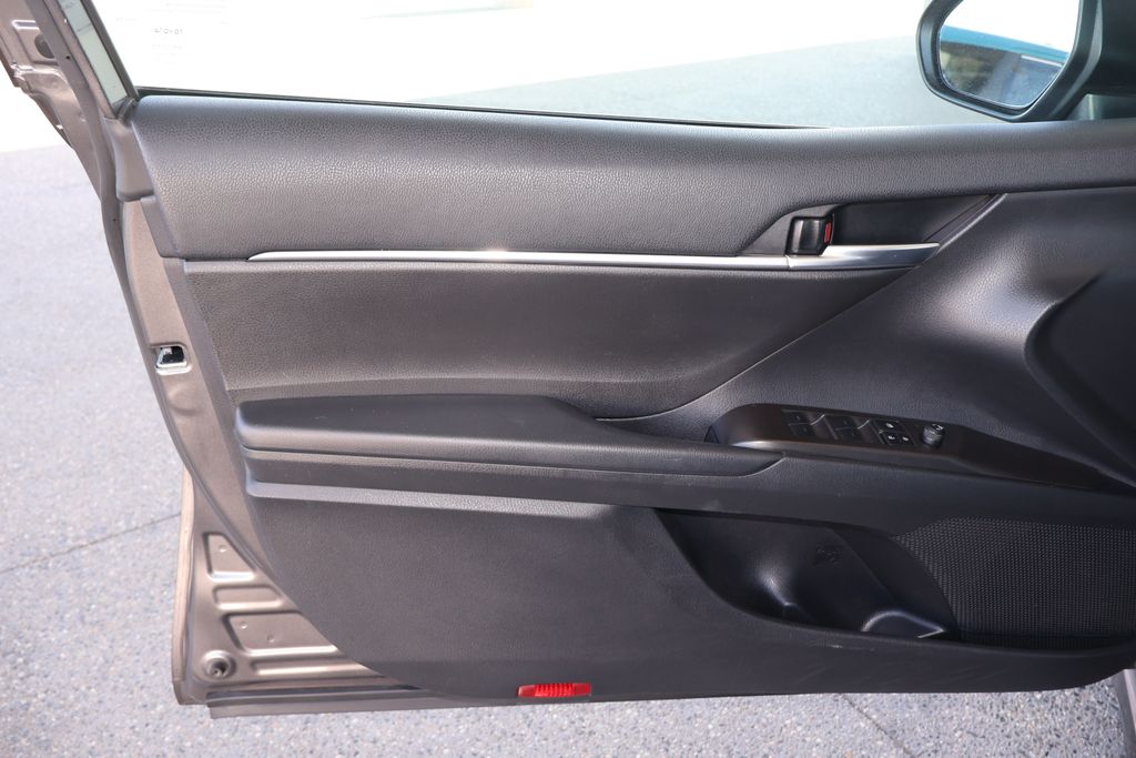 2023 Toyota Camry SE 25