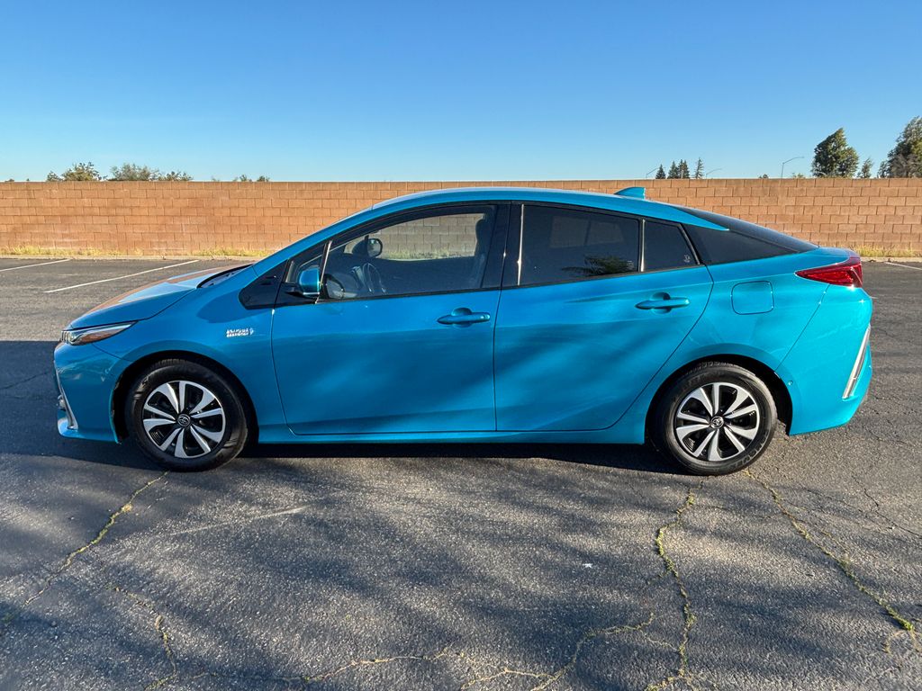 Thumbnail: 2017 Toyota Prius Prime - 8