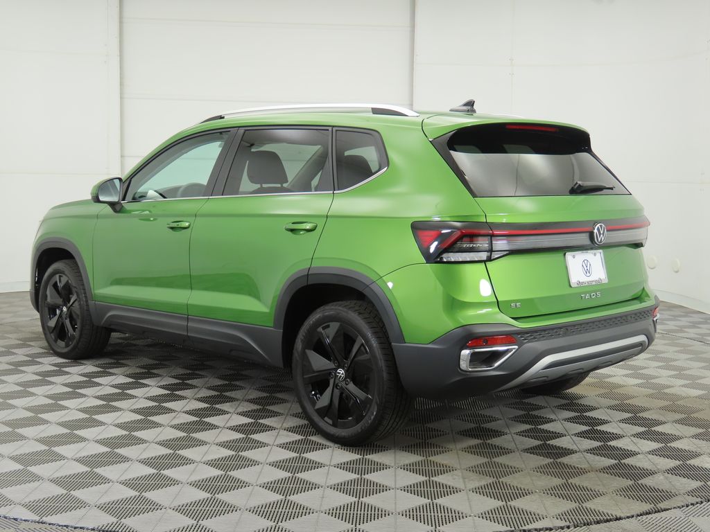 2025 Volkswagen Taos SE 8