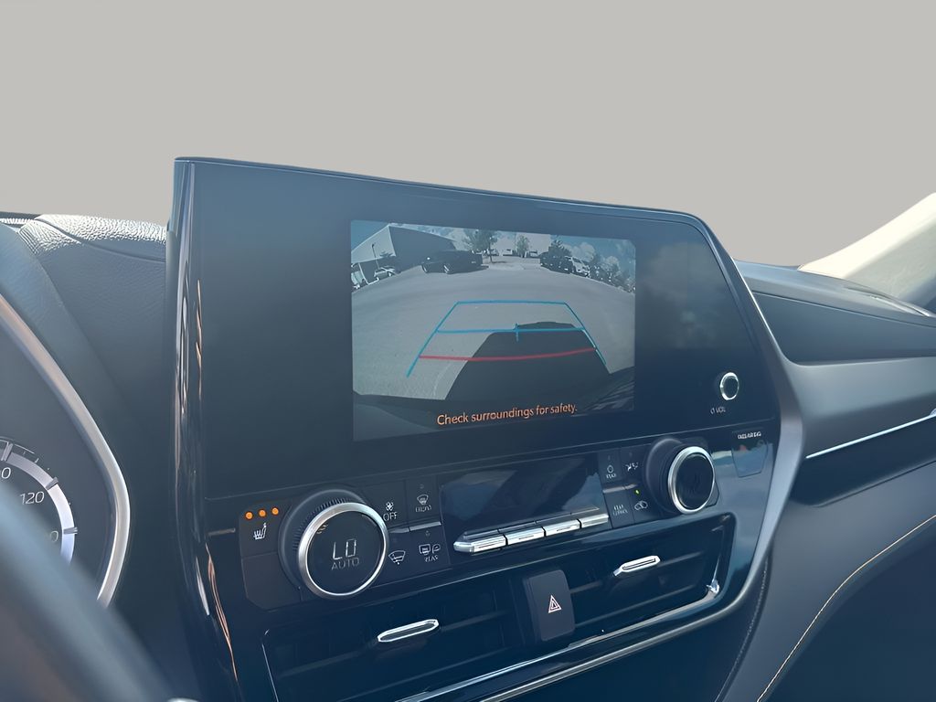 Used Car 2023 Toyota Highlander Hybrid  Bronze Edition For Sale Under $40,000 In Austin, Texas