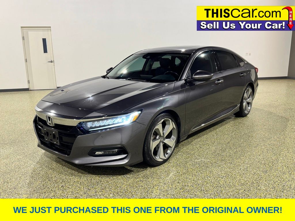 2018 Honda Accord Touring photo 3
