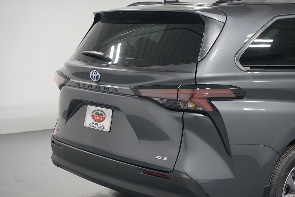 Thumbnail: 2026 Toyota Sienna - 9