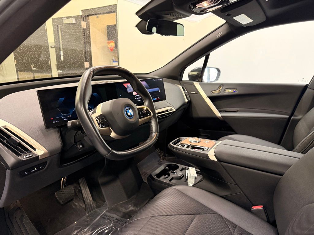 Thumbnail: 2023 BMW iX - 11