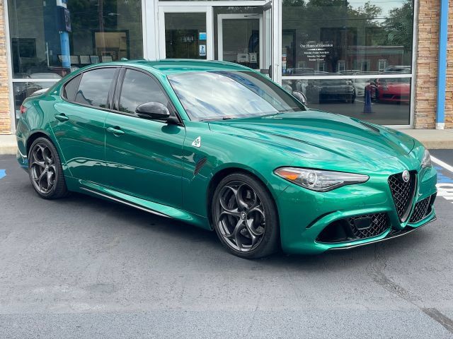 Green (Verde Montreal Tri-Coat) 2022 Alfa Romeo Giulia Sedan Rear-Wheel Drive 8-Speed Automatic