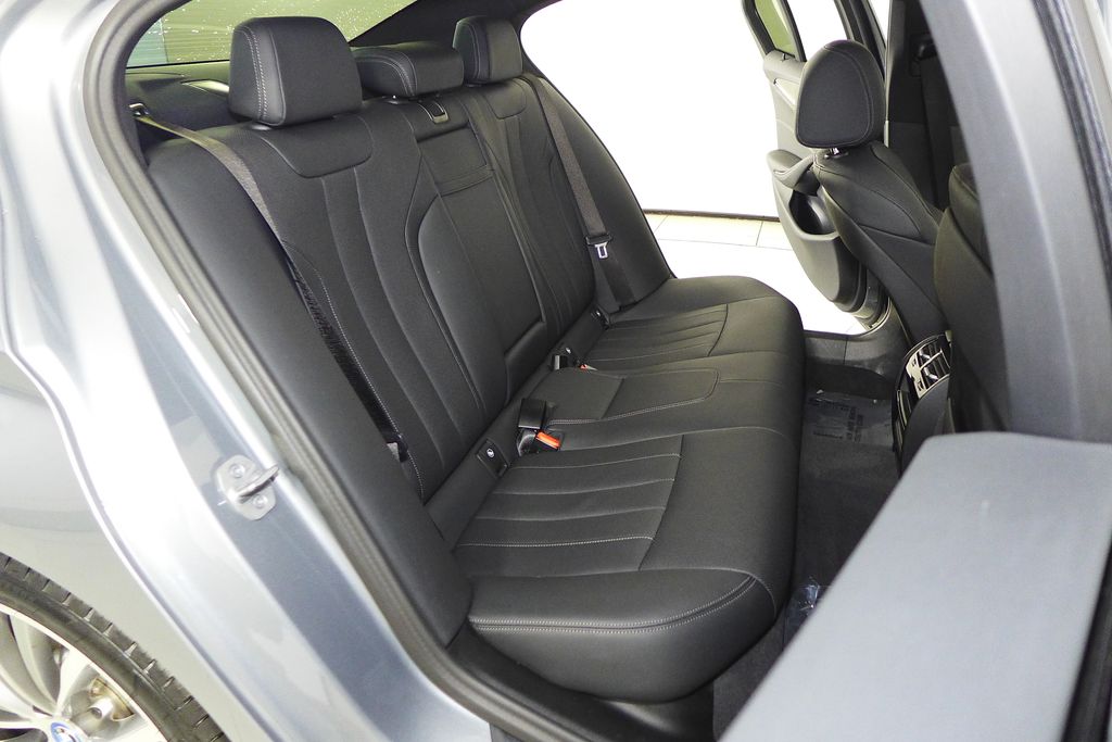 Thumbnail: 2023 BMW 5 Series - 20