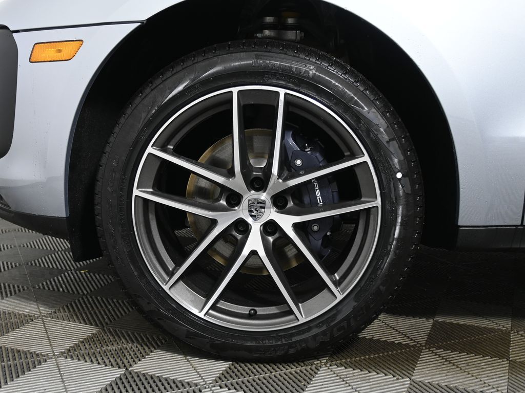 Thumbnail: 2026 Porsche Macan - 12