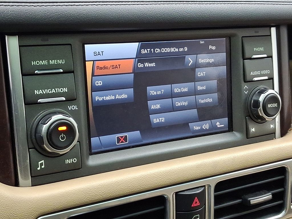 Thumbnail: 2011 Land Rover Range Rover - 18