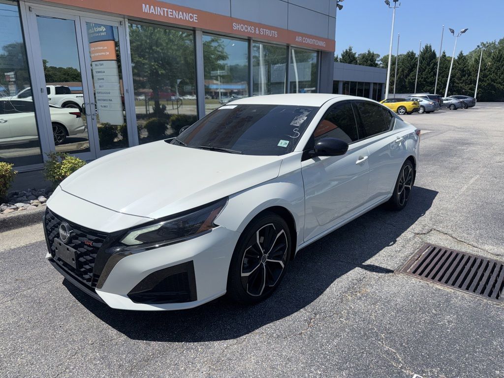 Pearl White Tricoat 2024 Nissan Altima 2.5 SR FWD Sedan Front-Wheel Drive Continuously Variable Transmission