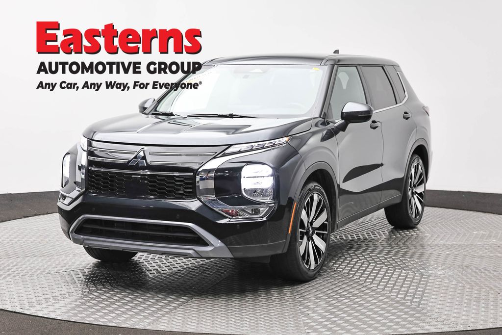 2025 Mitsubishi Outlander SE 2WD's photo