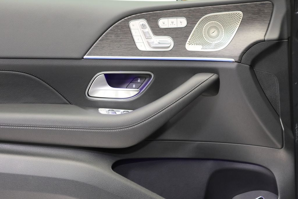 Thumbnail: 2026 Mercedes-Benz GLE - 32