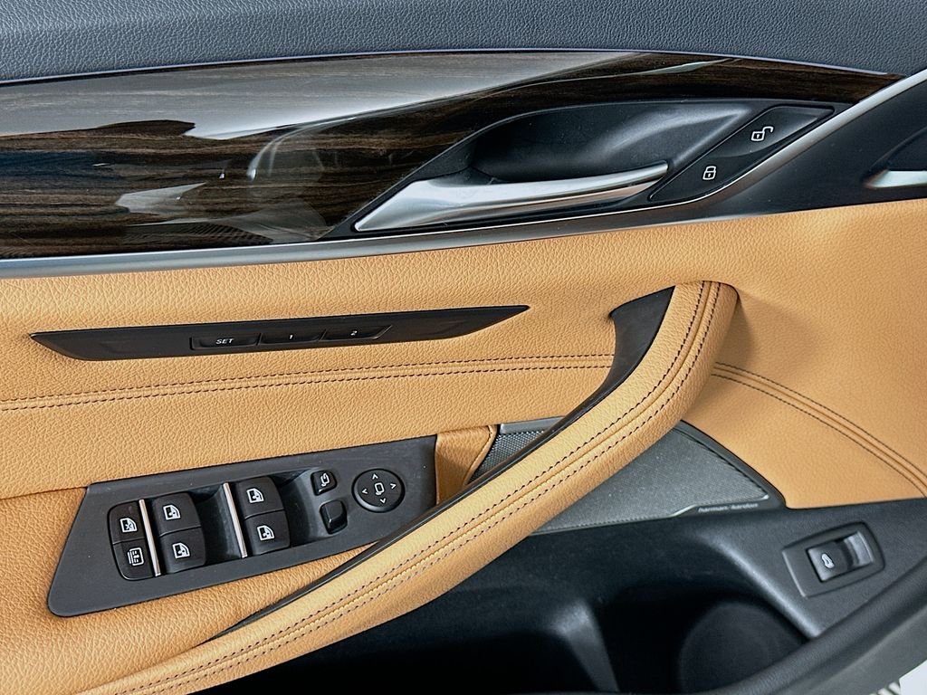 Thumbnail: 2021 BMW 5 Series - 18