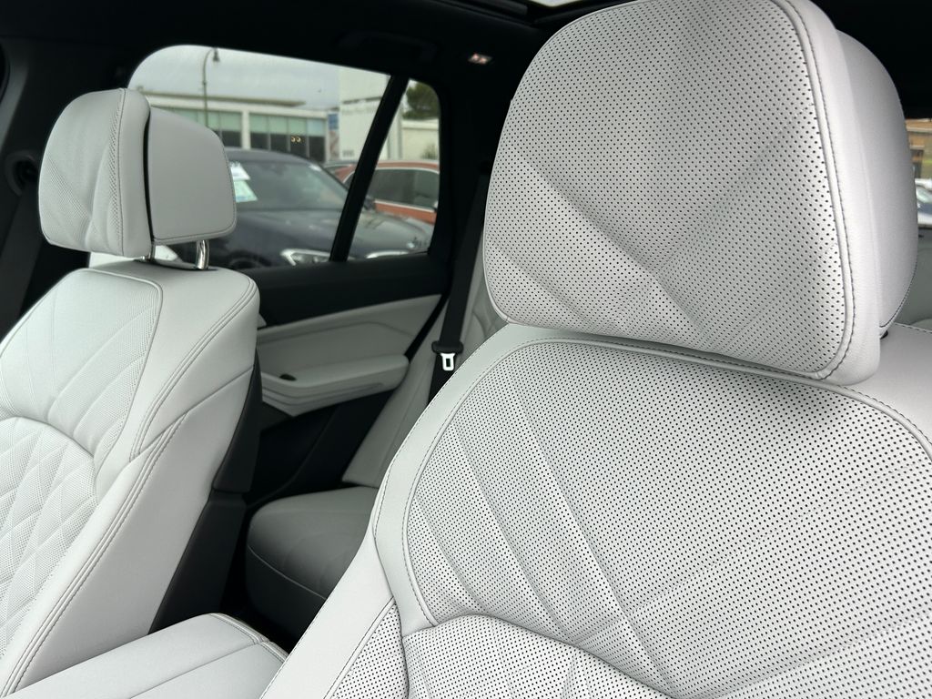 Thumbnail: 2026 BMW X5 - 14