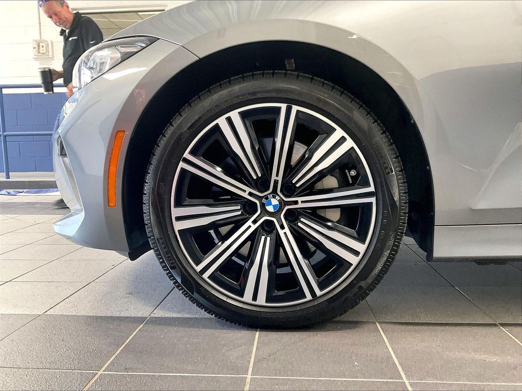 2025 BMW 3 Series — photo 7