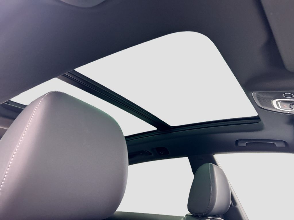 Thumbnail: 2025 Audi Q8 - 17