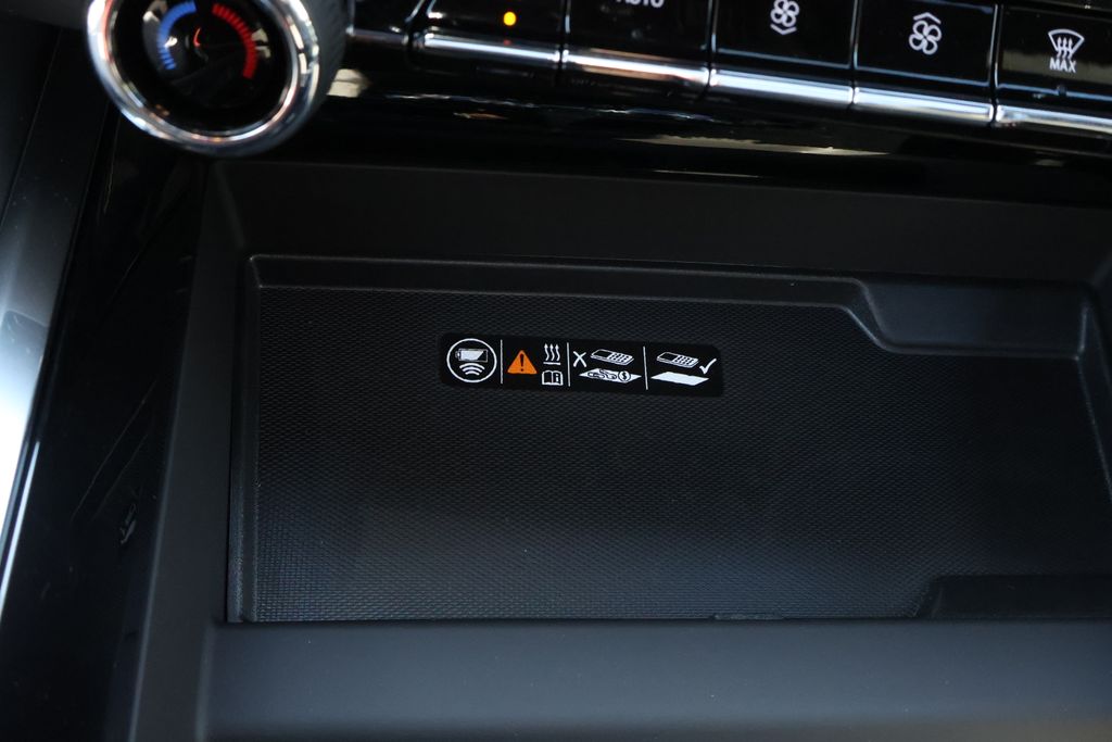 Thumbnail: 2025 Chevrolet Suburban - 31