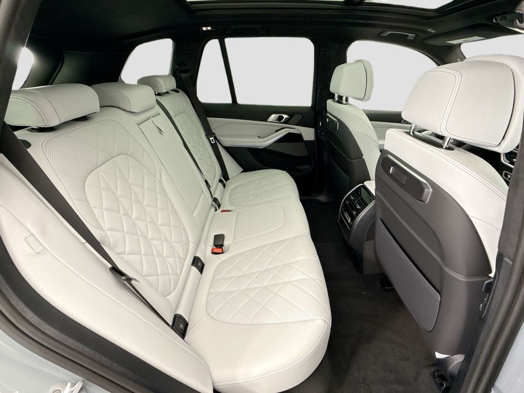 Thumbnail: 2026 BMW X5 - 21