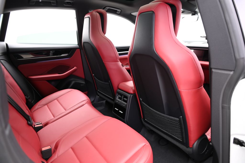 Thumbnail: 2025 Porsche Macan - 18