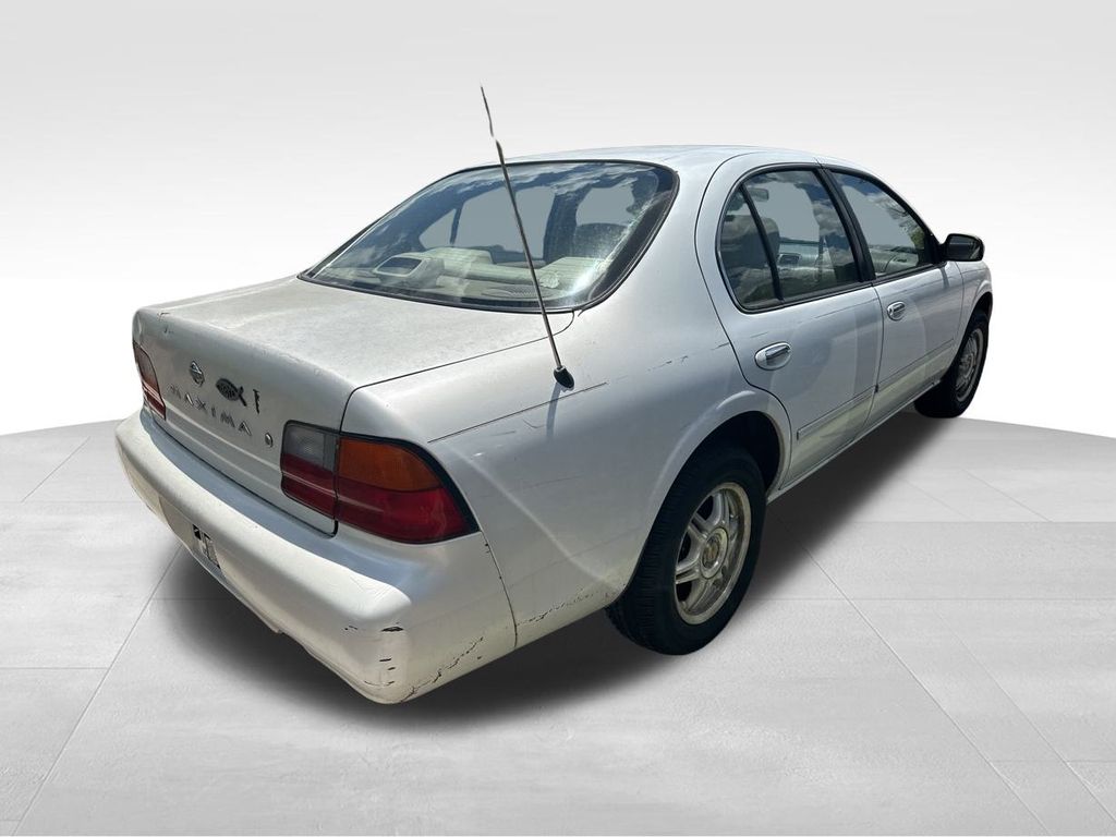 1995 Nissan Maxima GLE FWD Sedan