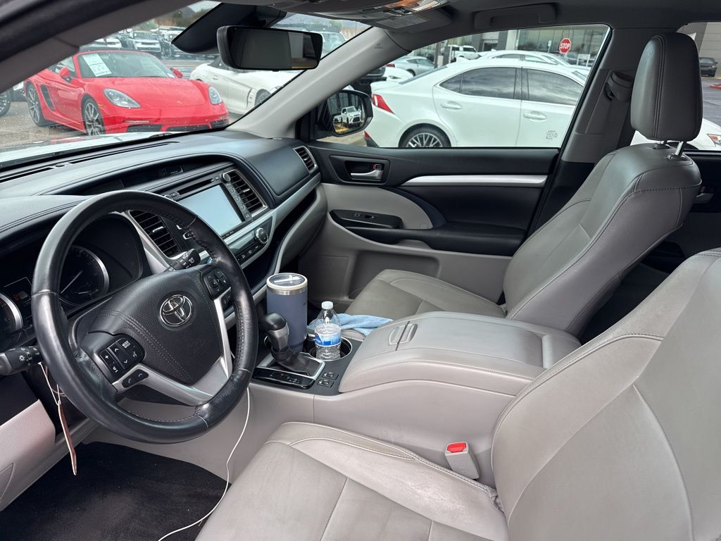 Thumbnail: 2017 Toyota Highlander - 2