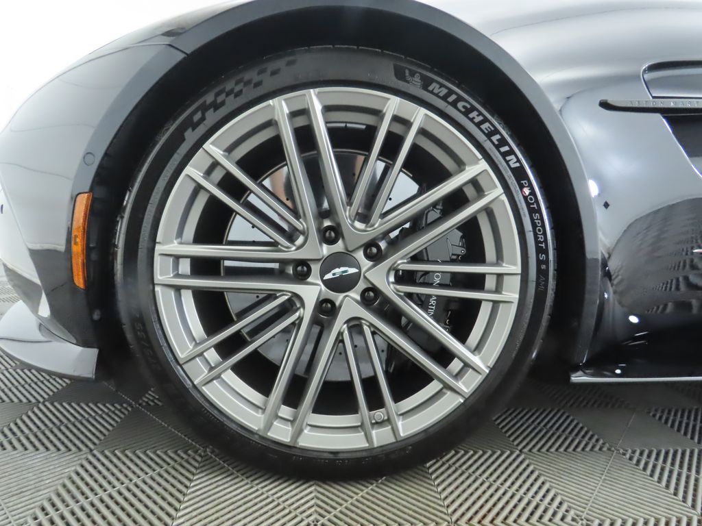 Thumbnail: 2026 Aston Martin Vantage - 27