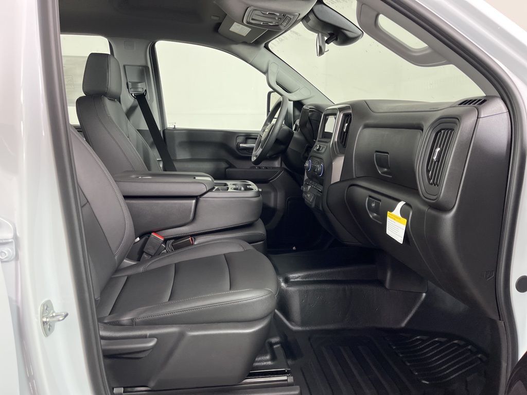 Thumbnail: 2026 Chevrolet Silverado 2500 - 9