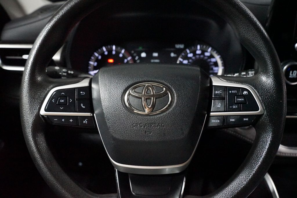 Thumbnail: 2023 Toyota Highlander - 12
