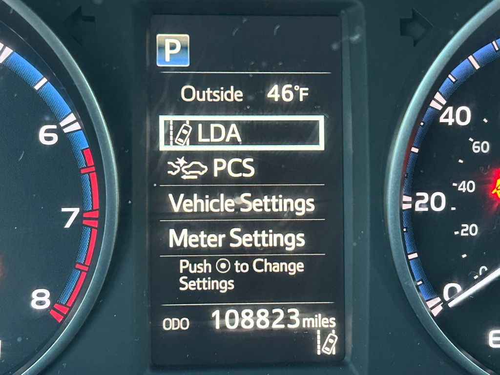 Thumbnail: 2017 Toyota RAV4 - 21