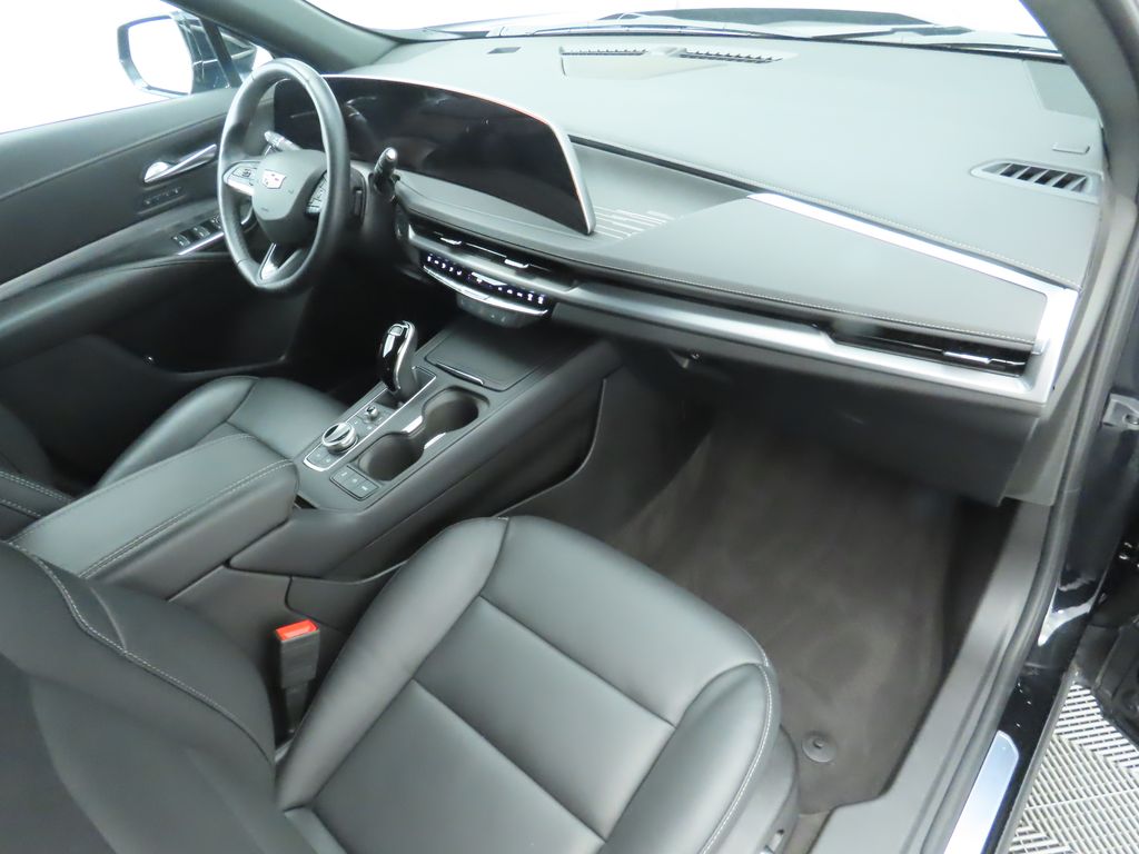 Thumbnail: 2025 Cadillac XT4 - 17