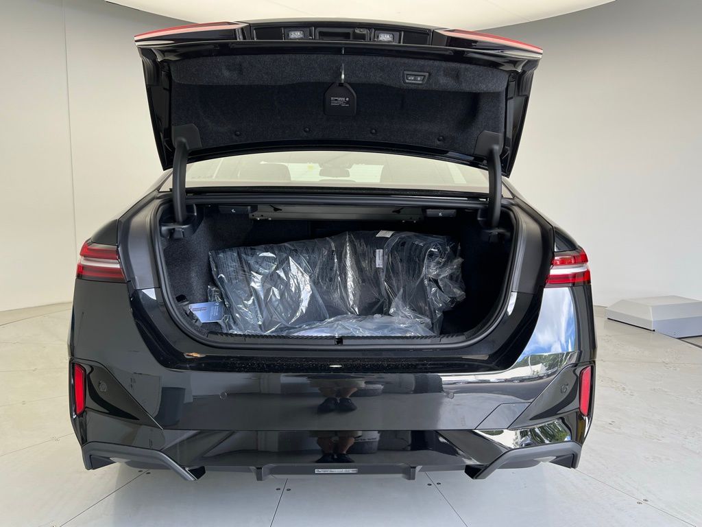 Thumbnail: 2026 BMW 5 Series - 5