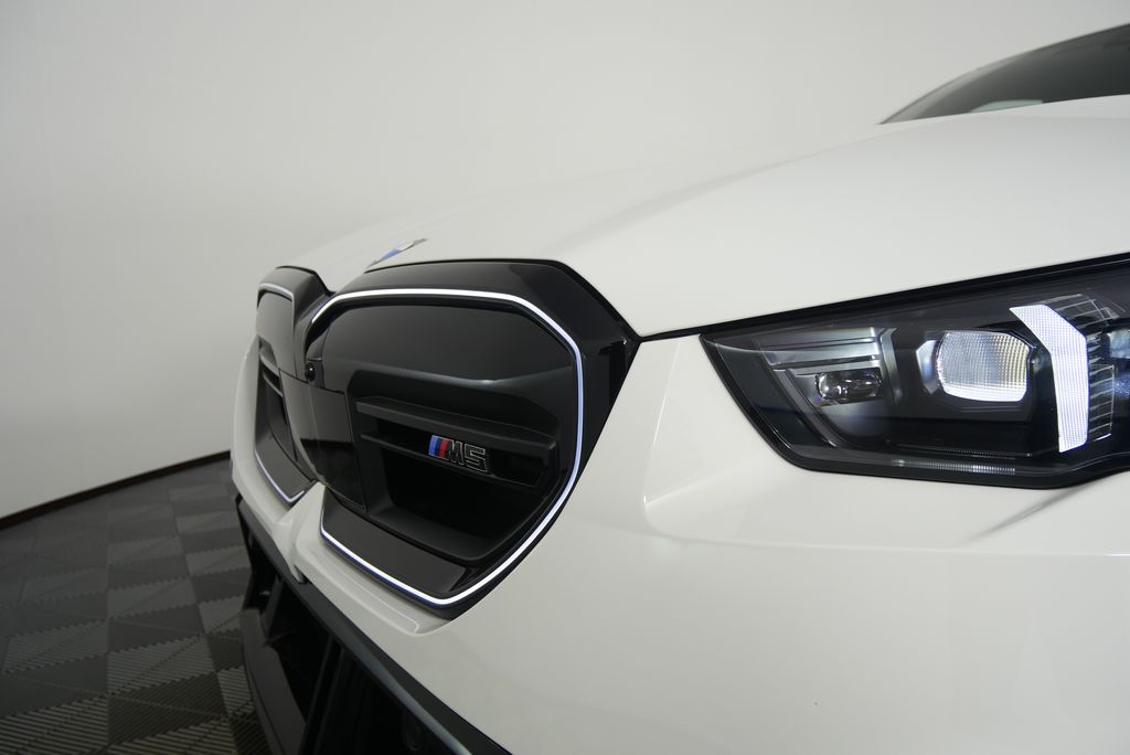 Thumbnail: 2026 BMW M5 - 11