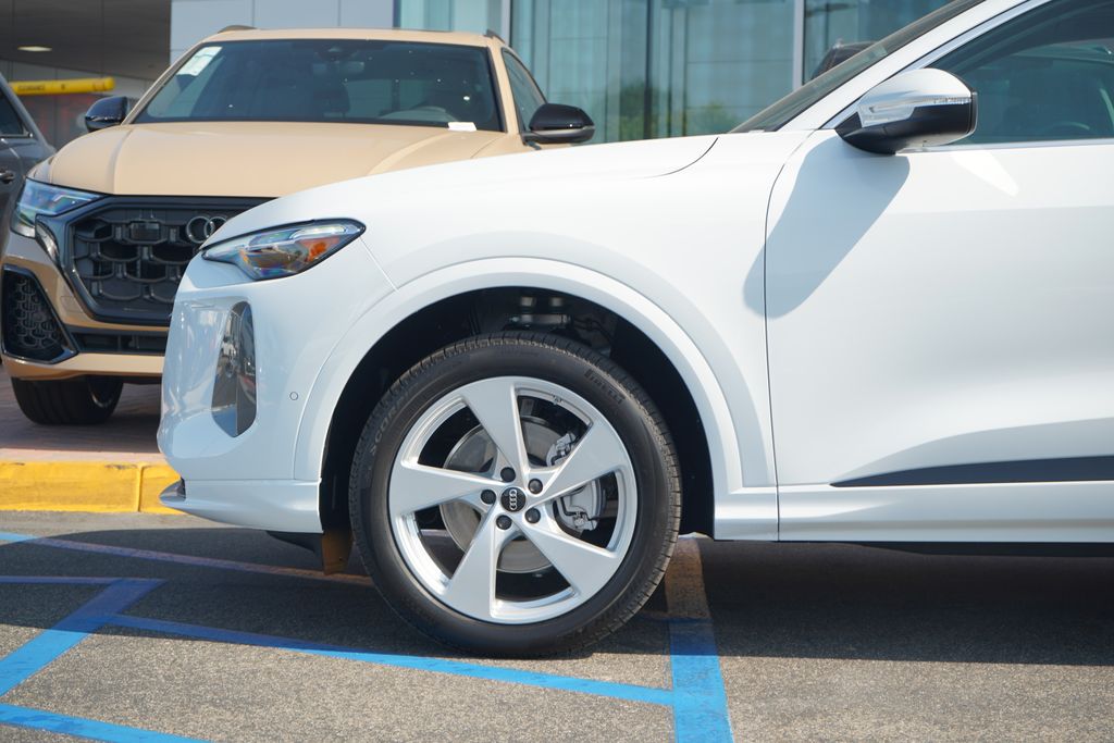 Thumbnail: 2025 Audi Q5 - 2