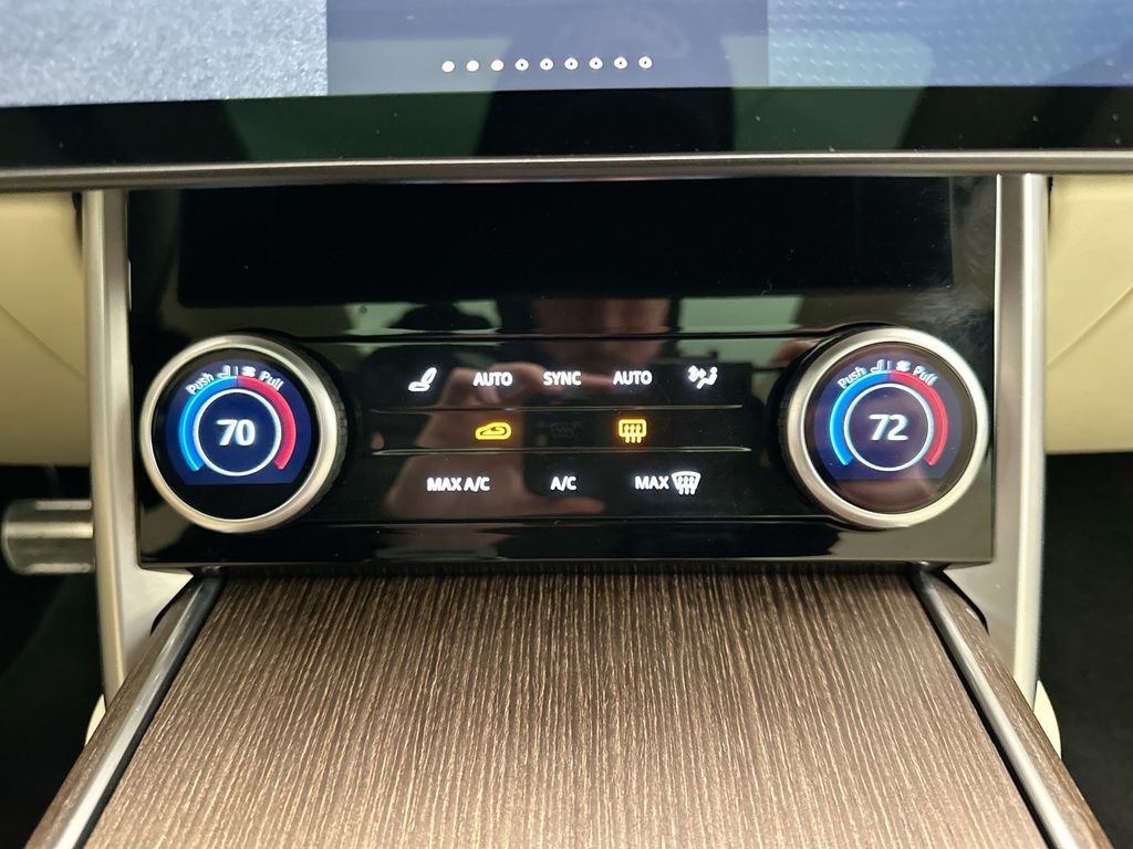2023 Land Rover Range Rover SE 12