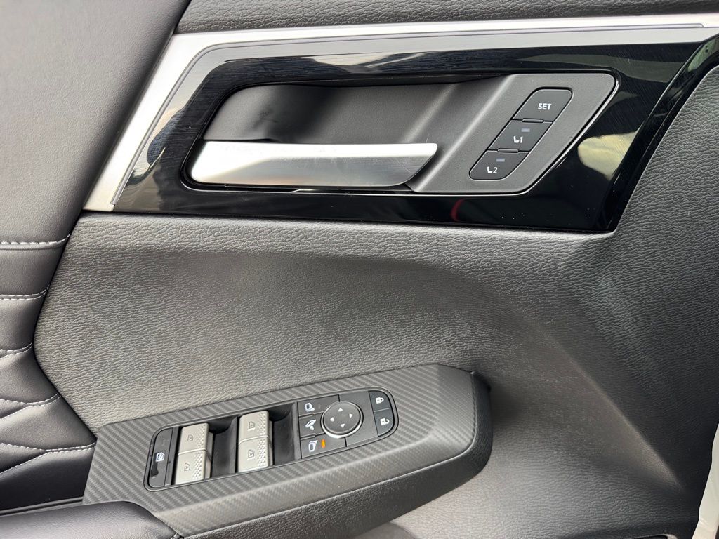 2025 Mitsubishi Outlander SEL photo 24
