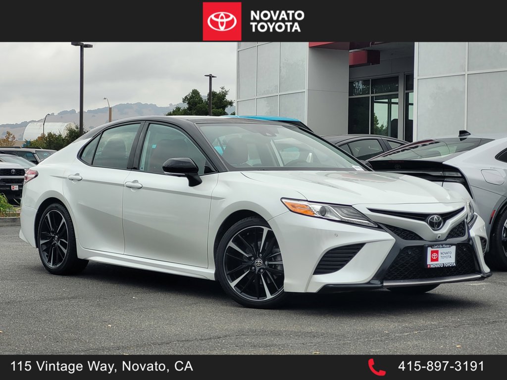 Wind Chill Pearl/Midnight Black Metallic 2020 Toyota Camry Sedan Front-Wheel Drive 8-Speed Automatic