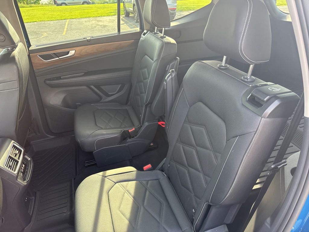 2025 Volkswagen Atlas 2.0T SE w/Technology Blue at Subaru and VW of Moon Township