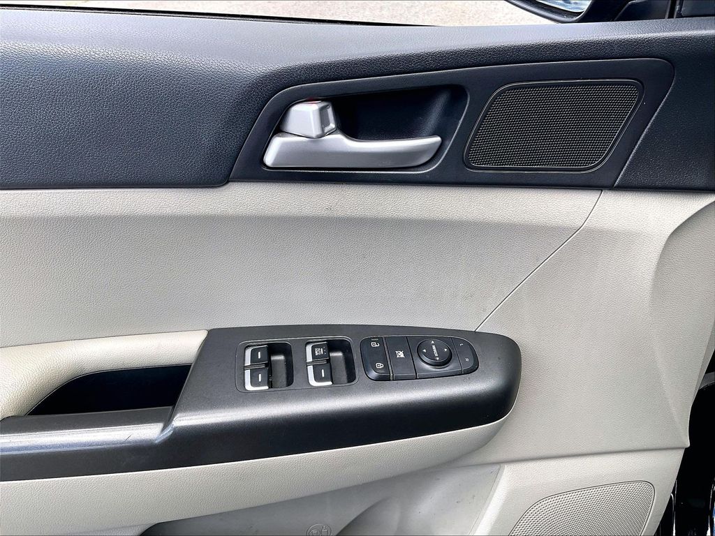 2020 Kia Sportage — photo 36