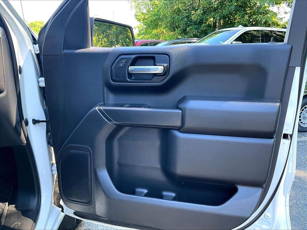 2023 Chevrolet Silverado 1500 — photo 12