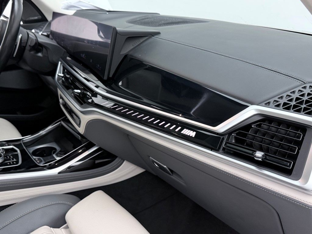 Thumbnail: 2023 BMW X7 - 21