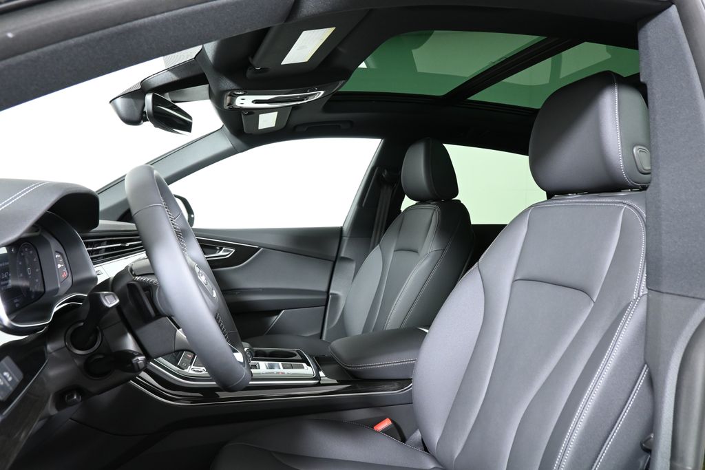 Thumbnail: 2025 Audi Q8 - 13