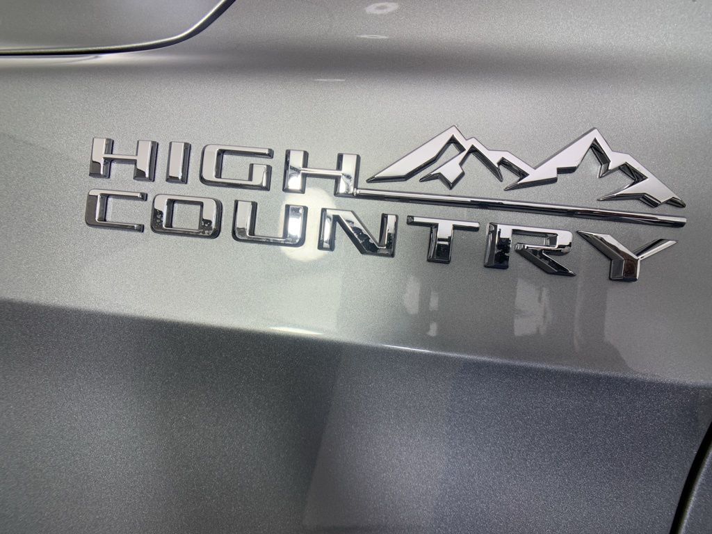 2023 Chevrolet Suburban High Country 12