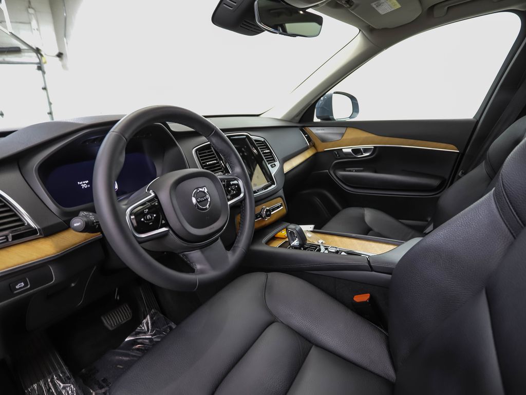 Thumbnail: 2023 Volvo XC90 - 10