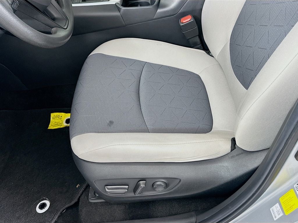 Thumbnail: 2023 Toyota RAV4 - 20