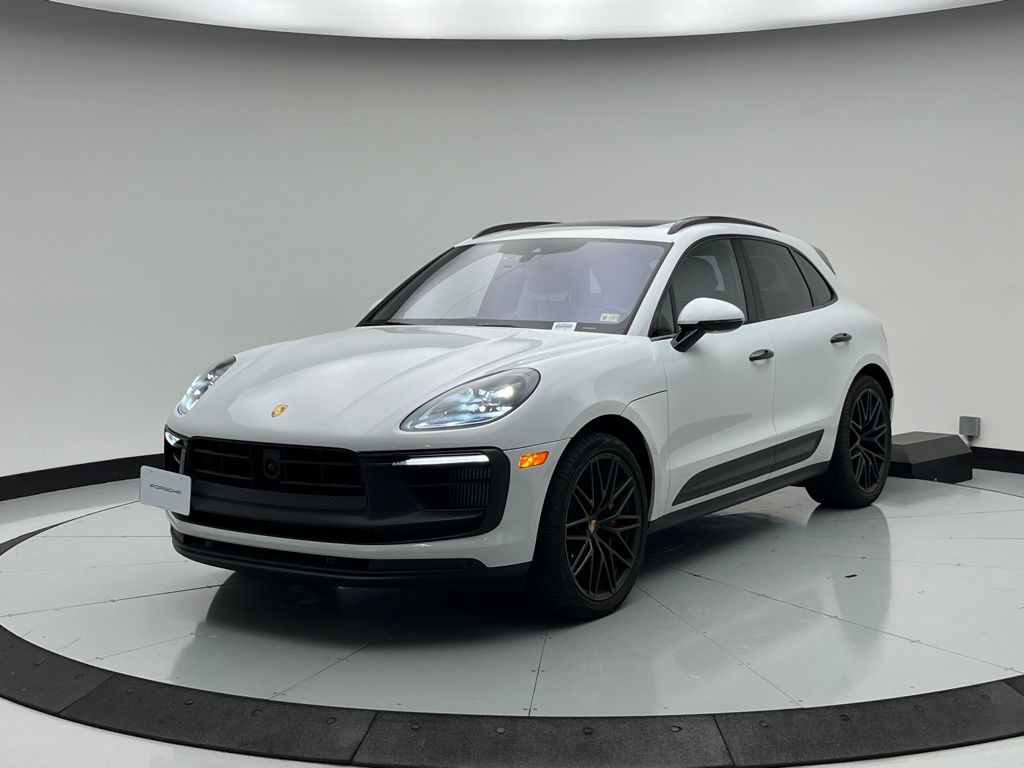 Thumbnail: 2023 Porsche Macan - 1