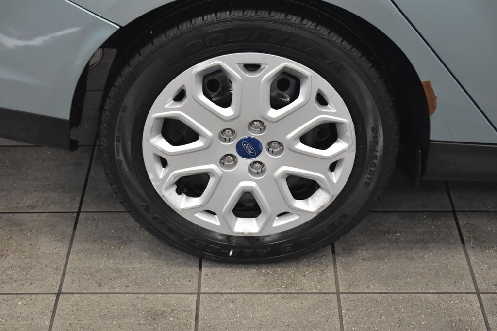 2012 Ford Focus SE 11