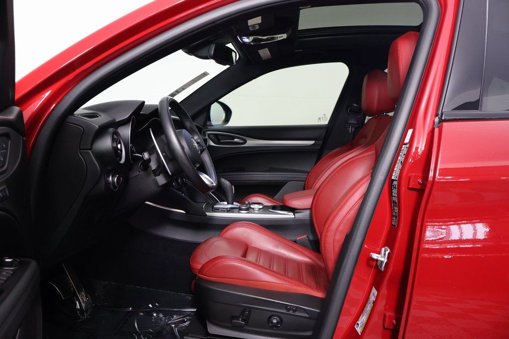 Thumbnail: 2022 Alfa Romeo Stelvio - 10